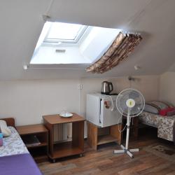 Номер эконом с 2 односпальными кроватями (общие удобства, мансарда)