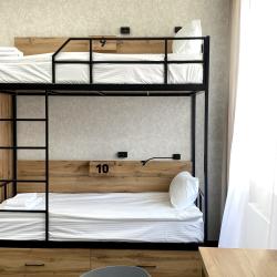 Кровать в 10-местном общем номере