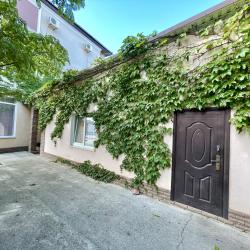 Номер люкс с 1 односпальной и 1 двуспальной кроватью