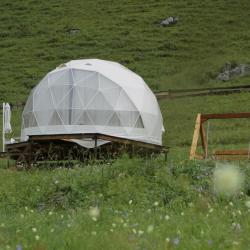 Сферы с видом на Катунь и горы