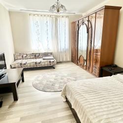 Фото Апартаменты на улице Толстикова 16а