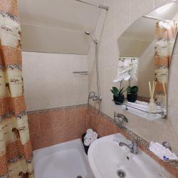 Номер стандарт семейный с 2 односпальными и 1 двуспальной кроватью