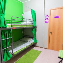 Кровать в 6-местном общем женском номере (общие удобства)