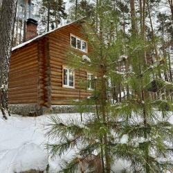 Дом изба с 2 двуспальными кроватями