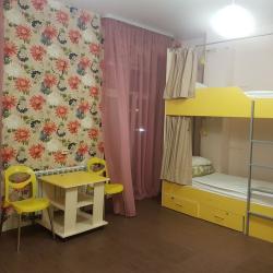 Кровать в 6-местном женском номере (общие удобства)