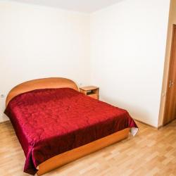 Номер стандарт с 1 двуспальной кроватью и диваном