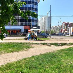 2-комнатные апартаменты улучшенные 22 микрорайон, д. 43 (3 этаж, вид на Ленинградский пр-т)