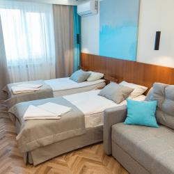 Номер стандарт улучшенный с 2 односпальными кроватями и диваном