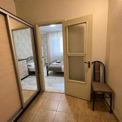 2-комнатный номер люкс улучшенный с 1 односпальной и 2 двуспальными кроватями