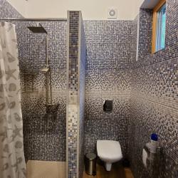 Фото Отель Дом В2 на базе отдыха Новинки Парк