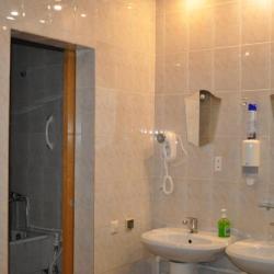 Номер эконом с 4 односпальными кроватями (общие удобства, мансарда)