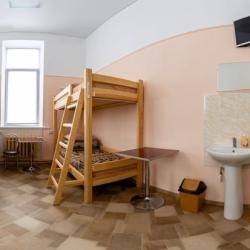 Кровать в 6-местном общем номере