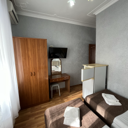 Двухместный стандарт с балконом, односпальные кровати