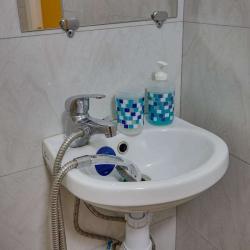 Фото Отель YourHouse (ЙоХаус) в 1-м микрорайоне 76