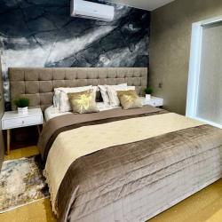 4-местный номер делюкс с 1 двуспальной кроватью