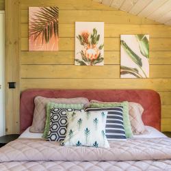 Коттедж улучшенный с 2 двуспальными и 1 двухъярусной кроватью