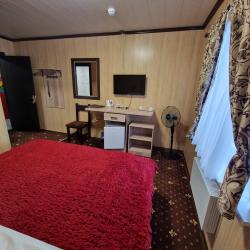 Номер стандарт с 2 односпальными и 1 двуспальной кроватью