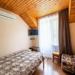 Комната стандарт с 1 двуспальной кроватью и балконом