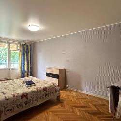 Фото Апартаменты Истомáн | Добротная Евродвушка в Центре