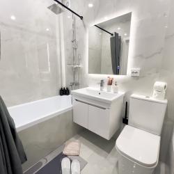 2-комнатные апартаменты стандарт в центре Тюмени с живописным прудом