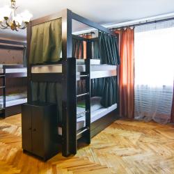 Кровать в 12-местном общем номере (общие удобства)