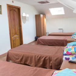 Номер эконом с 4 односпальными кроватями (общие удобства, мансарда)