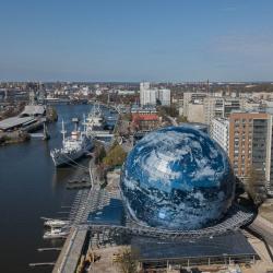 Кровать в 8-местном общем женском номере