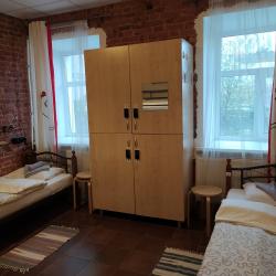 Кровать в 4-местном общем женском номере