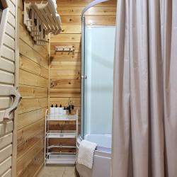 2-комнатный коттедж премиум с 3 односпальными и 1 двуспальной кроватью (мансарда)