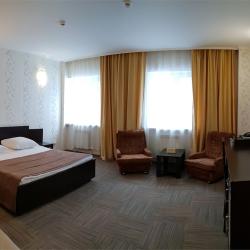 Номер полулюкс с 1 двуспальной кроватью