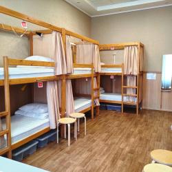 Кровать в 10-местном общем женском номере