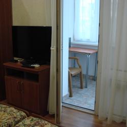 Номер стандарт семейный с 2 односпальными и 1 двуспальной кроватью