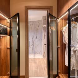 Leo Suite