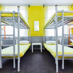 Кровать в 12-местном общем номере