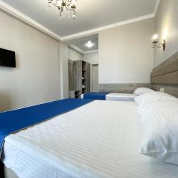 Комната стандарт с 1 односпальной и 1 двуспальной кроватью