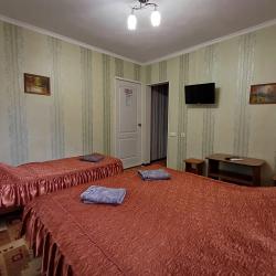 Комната стандарт с 1 односпальной и 1 двуспальной кроватью