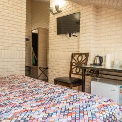 Номер стандарт с 1 двуспальной кроватью (мансарда)