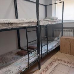 Кровать в 14-местном общем мужском номере