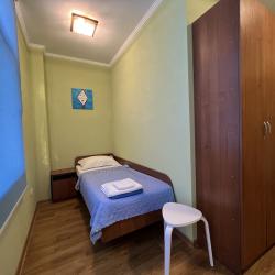 Номер стандарт с 2 односпальными кроватями и балконом (вид на бассейн)