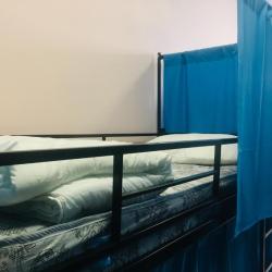 Кровать в общем женском номере с 3-двухъярусными кроватями