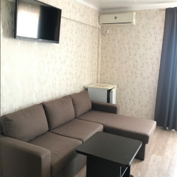 Комната полулюкс с 1 двуспальной кроватью, балконом и видом на море