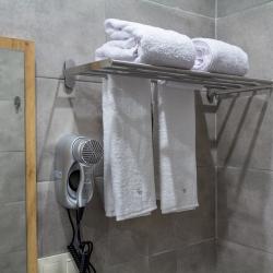 Номер стандарт с 1 двуспальной кроватью (без окна)