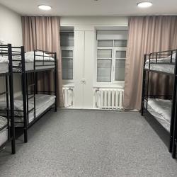 Кровать в 8-местном общем женском номере