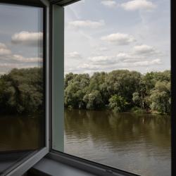 Номер стандарт с 2 односпальными кроватями и видом на реку