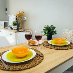 Фото Отель UzorApart Просторная евродвушка у пляжа Алексино с видом на закат