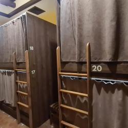 Кровать в 6-местном общем женском номере (без окна)