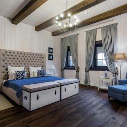 Белое шале в деревне Изубрица