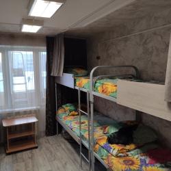 Кровать в 8-местном общем женском номере