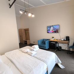 Номер полулюкс с 1 двуспальной кроватью №7