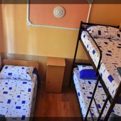 Номер эконом с 1 двухъярусной кроватью и 1 односпальной кроватью